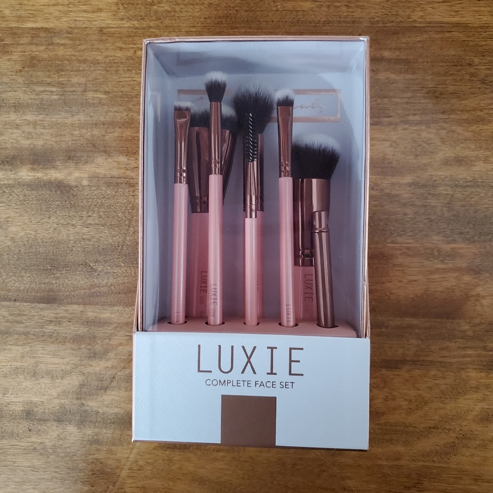 BNIB Luxie Complete Brush Set